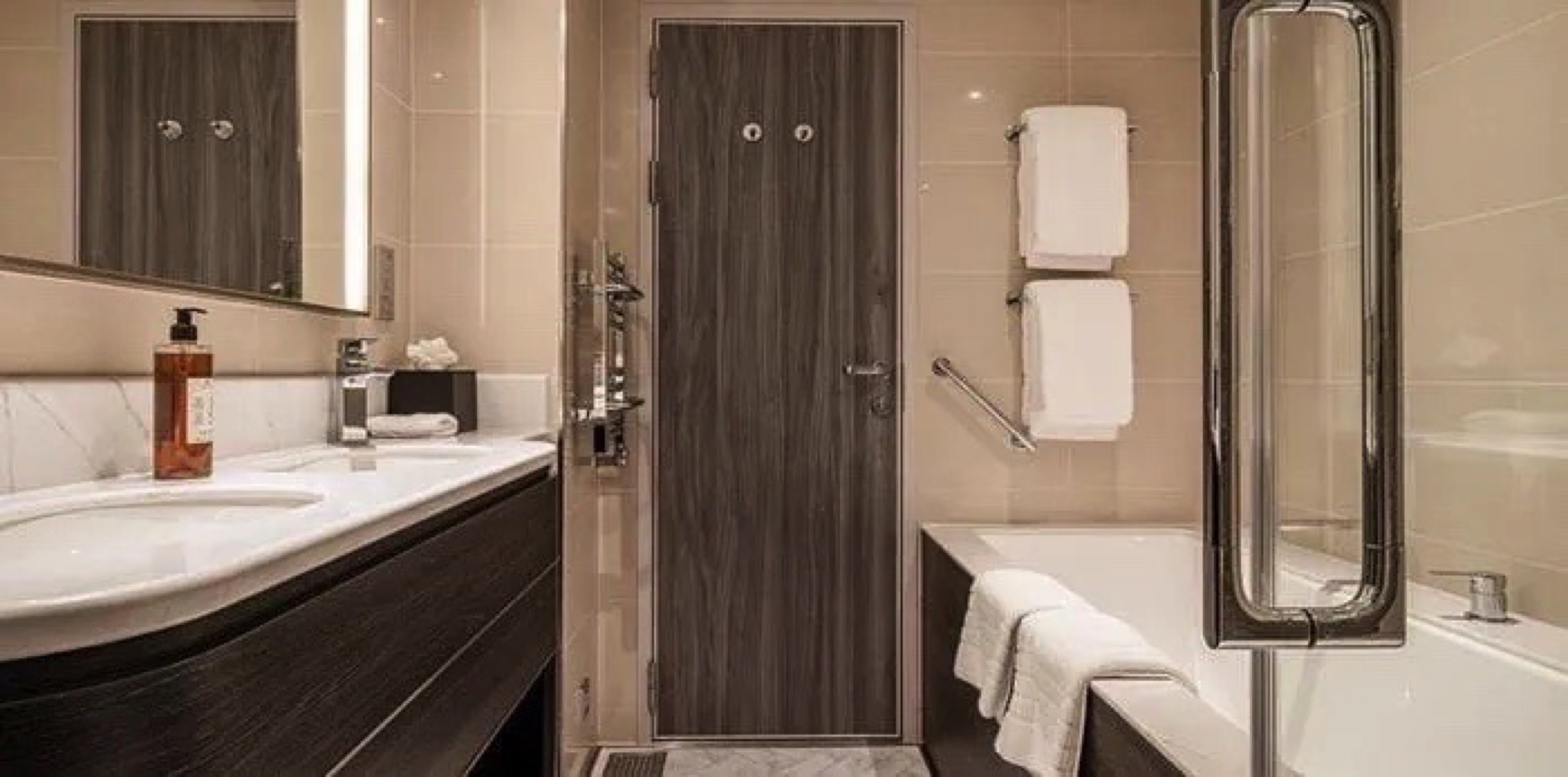 Mid Ship Suite with Balcony